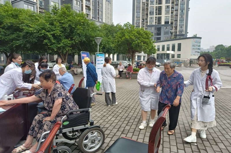 JhEZ_1655194849699035878.jpg 搀扶.jpg